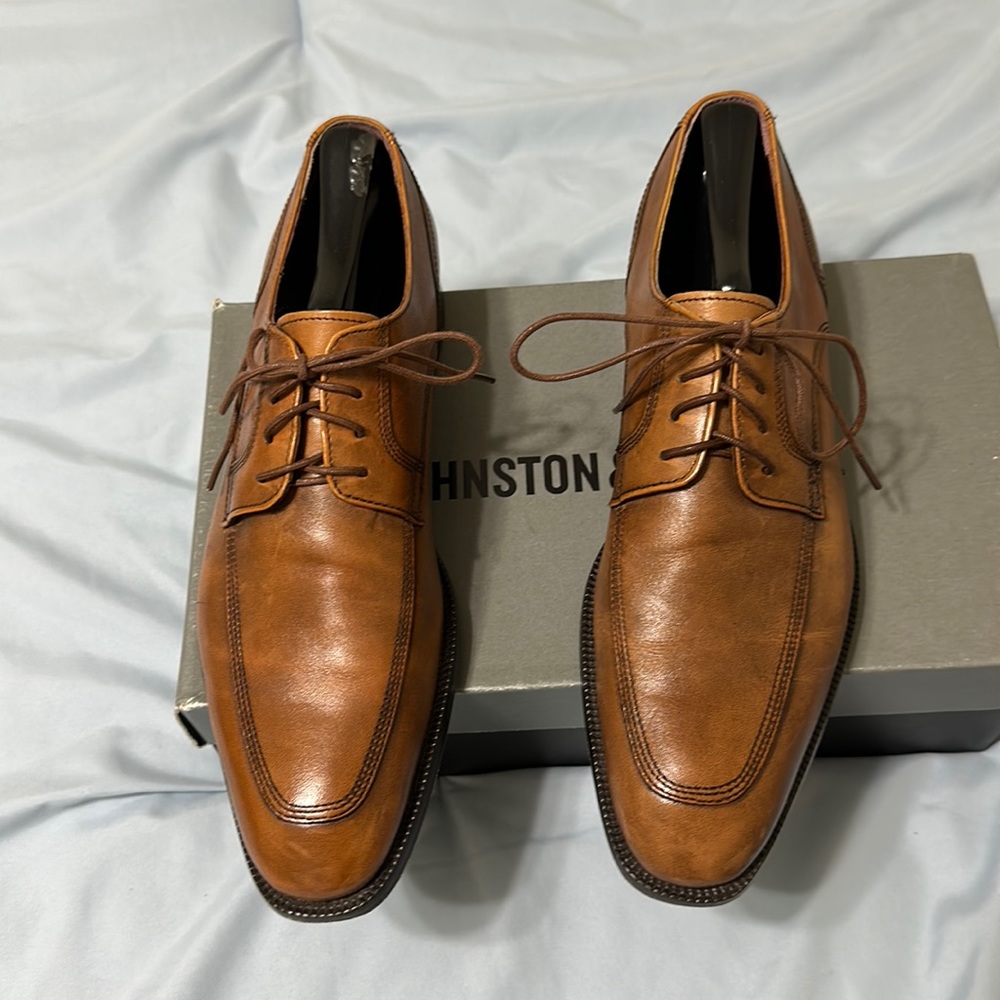 Johnston & Murphy Carlock size 9 Tan. All leather upper and sole.
